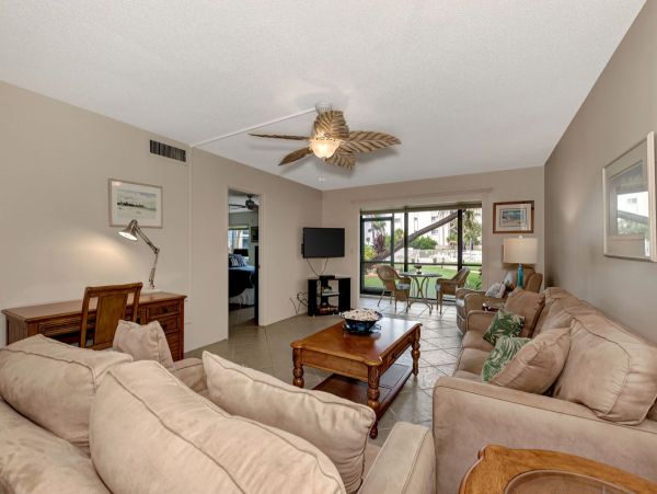 Siesta Key 2/2 Condo Across from Beach