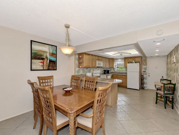 Siesta Key 2/2 Condo Across from Beach
