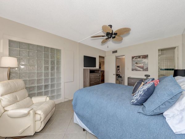 Siesta Key 2/2 Condo Across from Beach