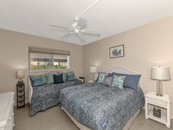 Siesta Key 2/2 Condo Across from Beach