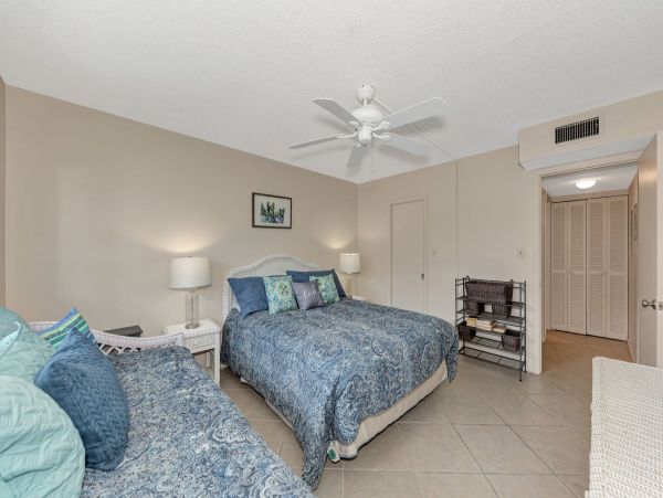 Siesta Key 2/2 Condo Across from Beach