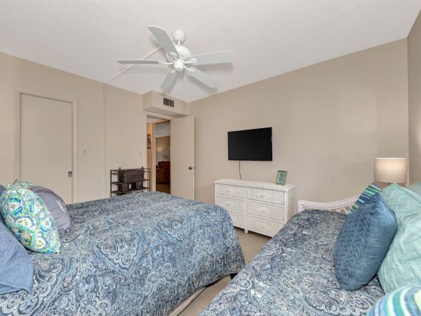 Siesta Key 2/2 Condo Across from Beach