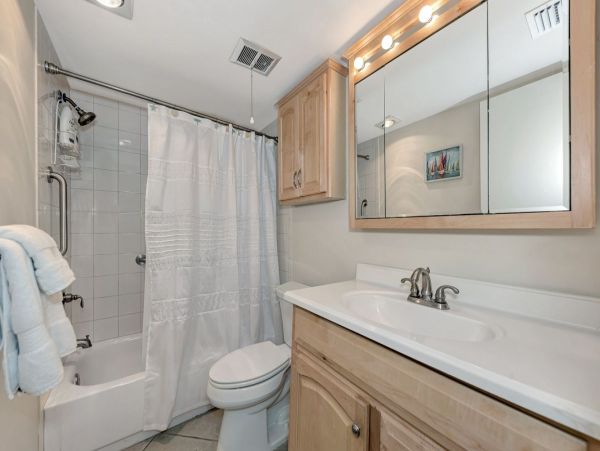 Siesta Key 2/2 Condo Across from Beach