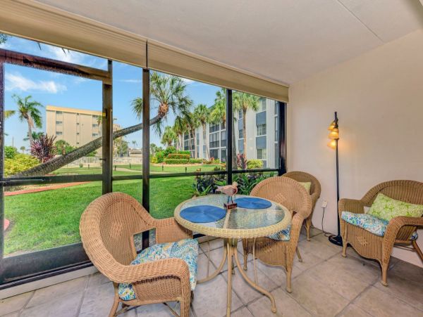 Siesta Key 2/2 Condo Across from Beach