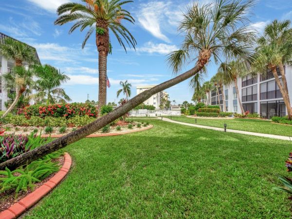 Siesta Key 2/2 Condo Across from Beach