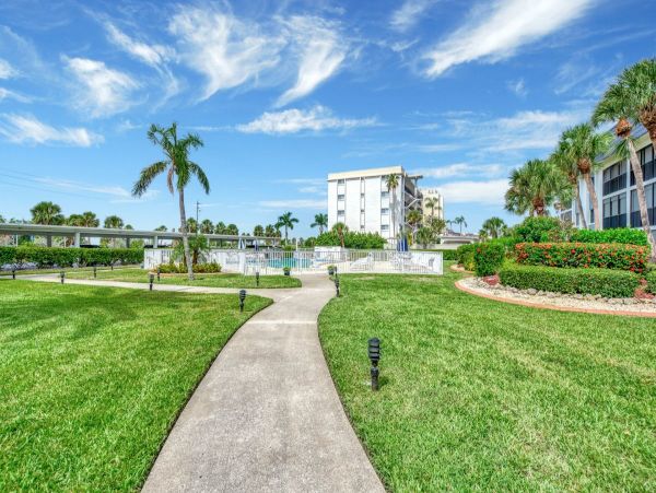 Siesta Key 2/2 Condo Across from Beach