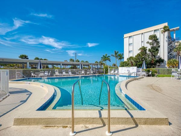 Siesta Key 2/2 Condo Across from Beach