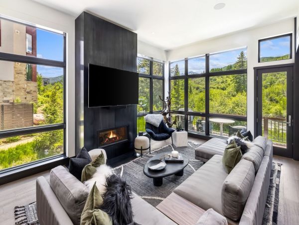 Modern 4 Bedroom Vacation Condo in Avon