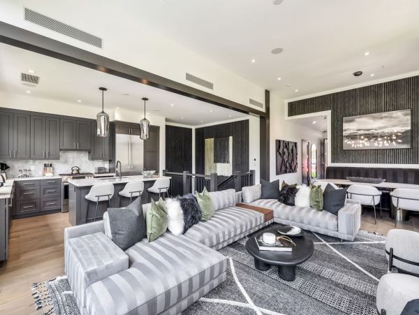 Modern 4 Bedroom Vacation Condo in Avon