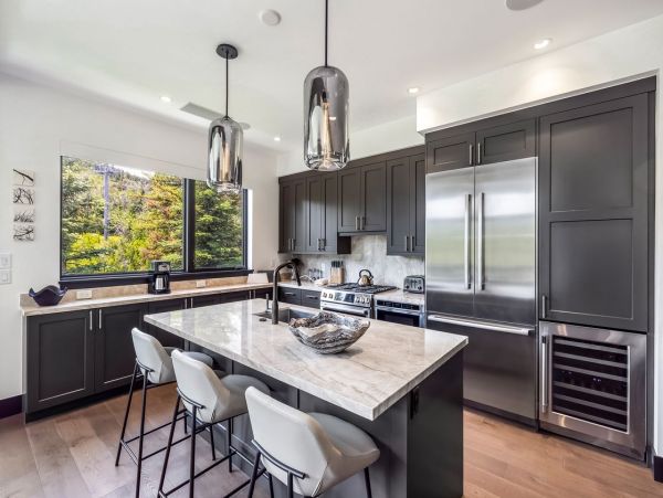 Modern 4 Bedroom Vacation Condo in Avon