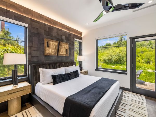 Modern 4 Bedroom Vacation Condo in Avon