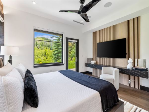 Modern 4 Bedroom Vacation Condo in Avon
