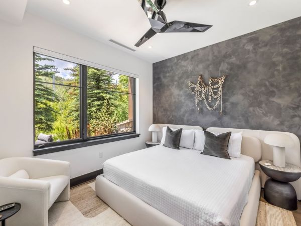Modern 4 Bedroom Vacation Condo in Avon