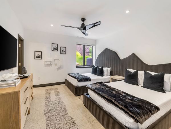 Modern 4 Bedroom Vacation Condo in Avon