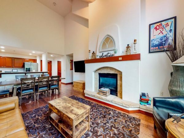 Arrowhead 3 Bedroom Condo Ski in Ski out