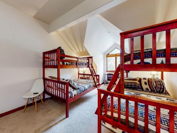 Arrowhead 3 Bedroom Condo Ski in Ski out