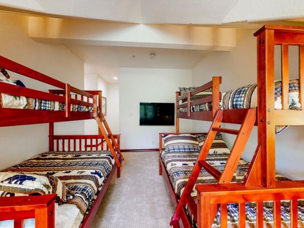 Arrowhead 3 Bedroom Condo Ski in Ski out