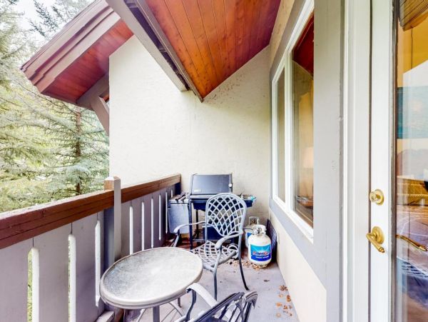 Arrowhead 3 Bedroom Condo Ski in Ski out