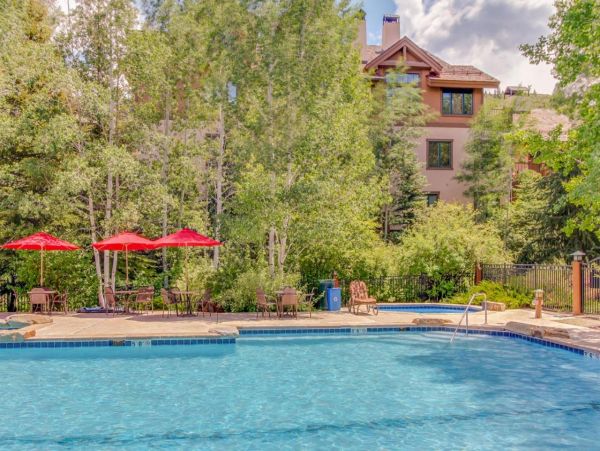 Arrowhead 3 Bedroom Condo Ski in Ski out
