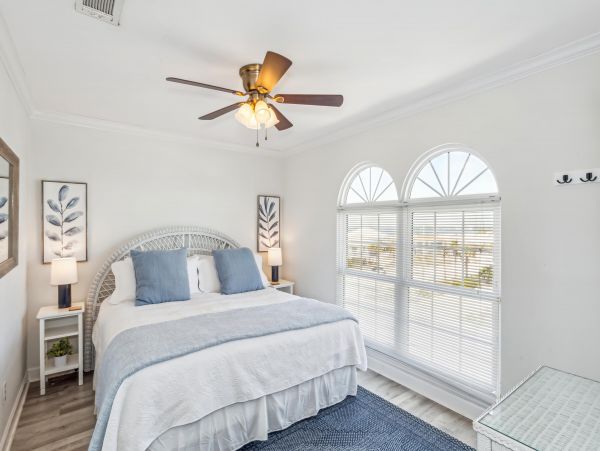 Gorgeous Beachfront Vacation Rental with 3 Bedrooms