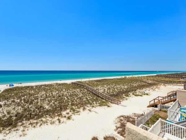 Gorgeous Beachfront Vacation Rental with 3 Bedrooms