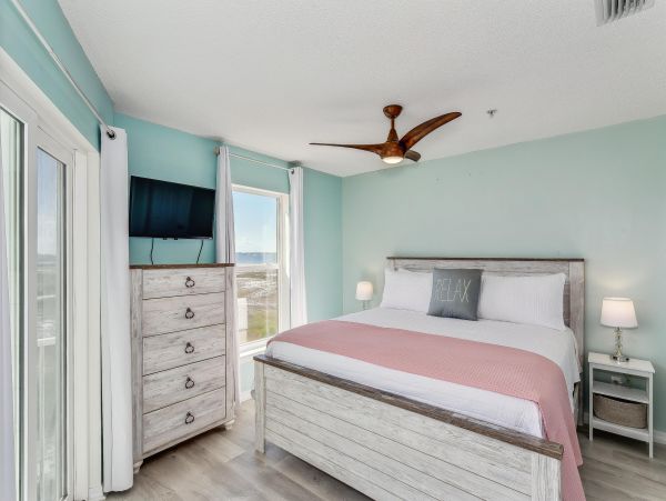 Waterfront Three Bedroom Vacation Rental in Navarre Beach