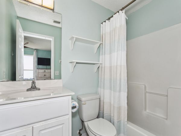Waterfront Three Bedroom Vacation Rental in Navarre Beach