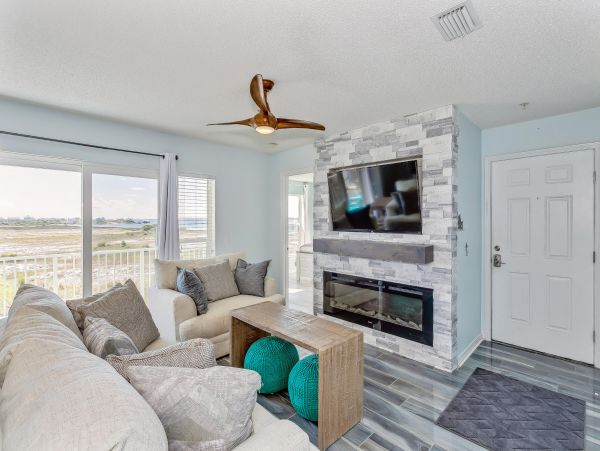 Waterfront Three Bedroom Vacation Rental in Navarre Beach