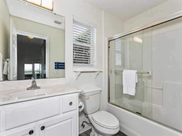 Waterfront Three Bedroom Vacation Rental in Navarre Beach