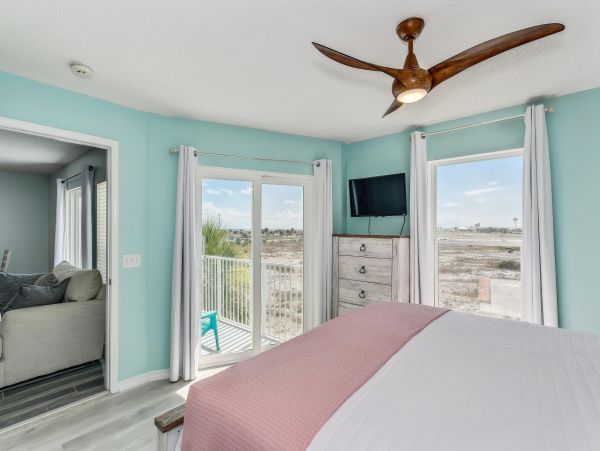 Waterfront Three Bedroom Vacation Rental in Navarre Beach
