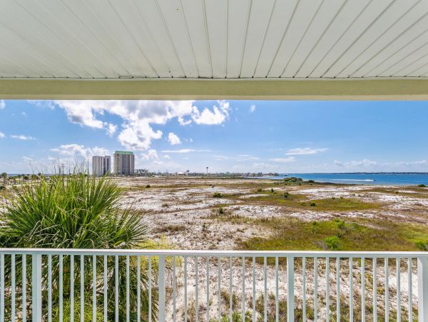 Waterfront Three Bedroom Vacation Rental in Navarre Beach