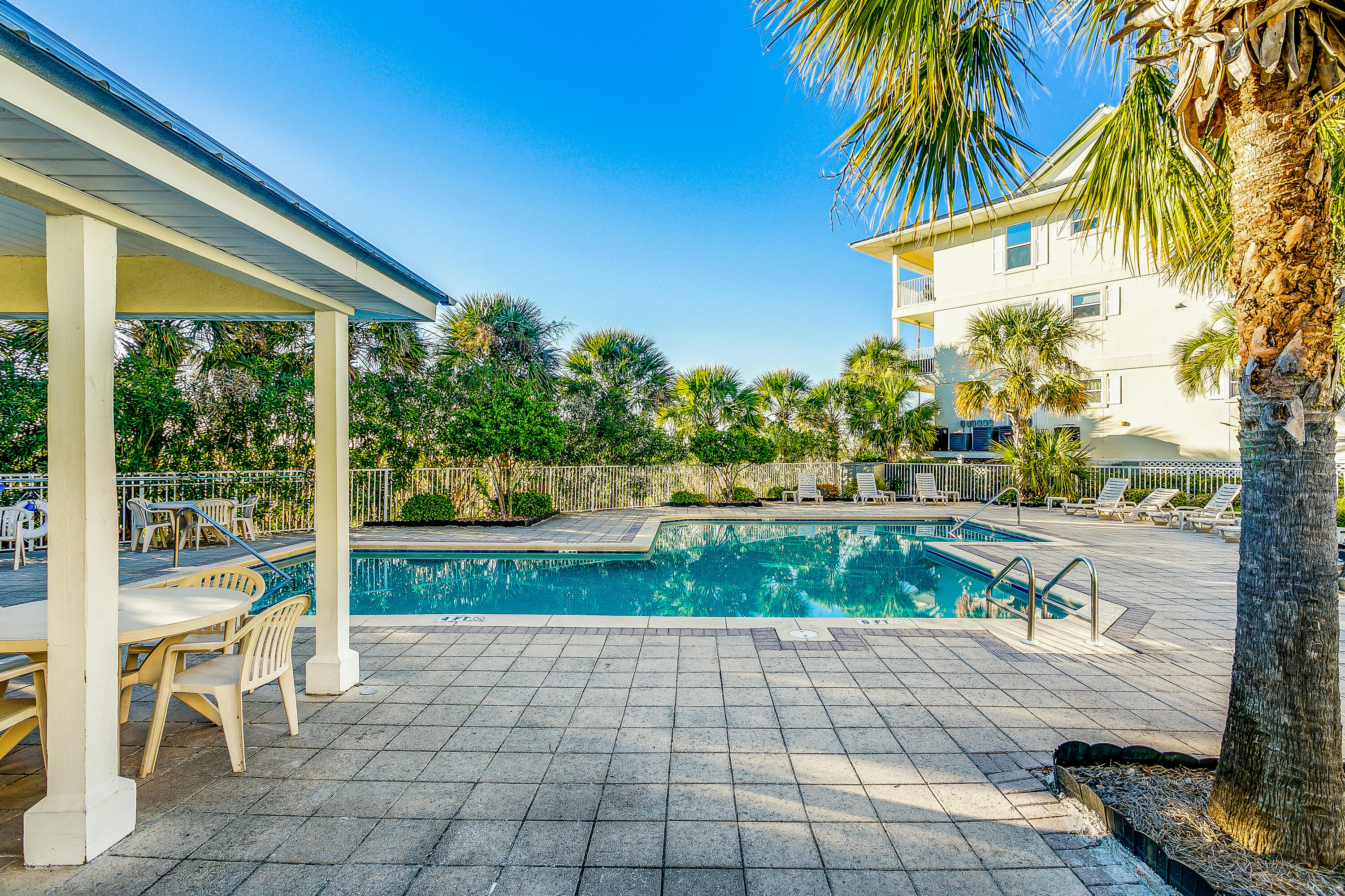 Waterfront Three Bedroom Vacation Rental in Navarre Beach