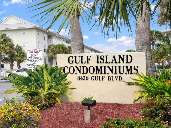Waterfront Three Bedroom Vacation Rental in Navarre Beach