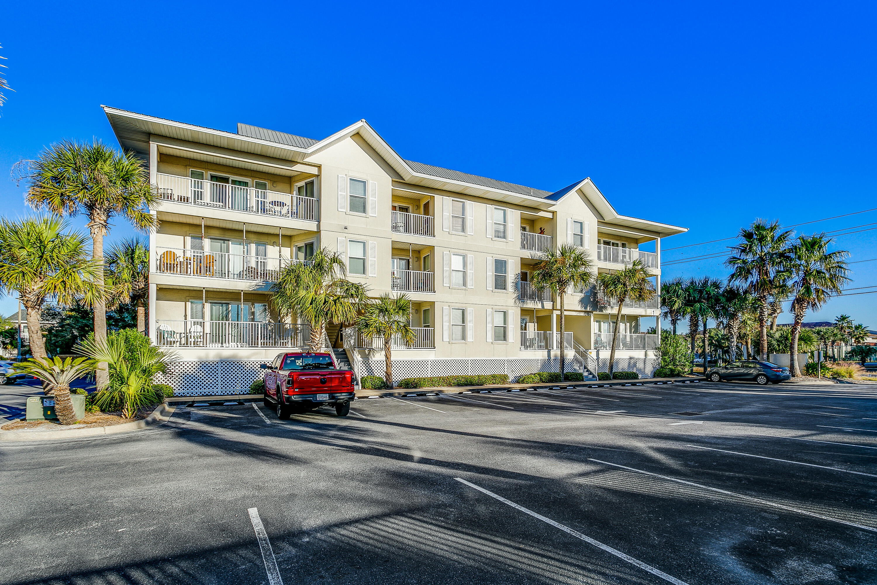 Waterfront Three Bedroom Vacation Rental in Navarre Beach