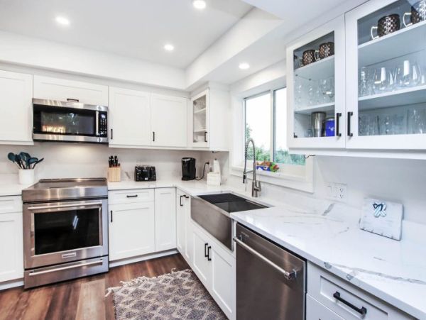 Captiva Island Vacation Rental with 6 Bedrooms & Pool Deeded Beach Access 4 Min Stroll Away