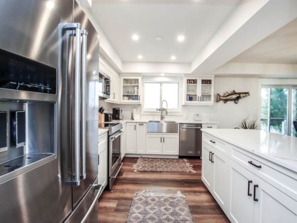 Captiva Island Vacation Rental with 6 Bedrooms & Pool Deeded Beach Access 4 Min Stroll Away