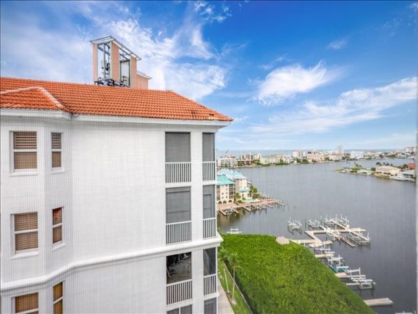Naples Vacation Condo Three Bedroom Walk to Beach