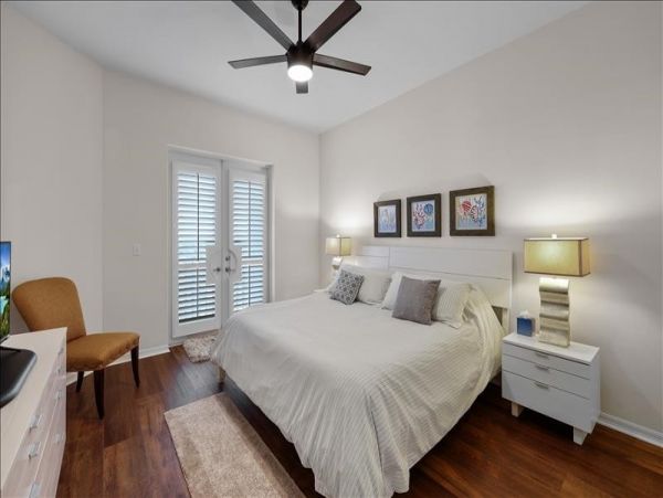 Naples Vacation Condo Three Bedroom Walk to Beach