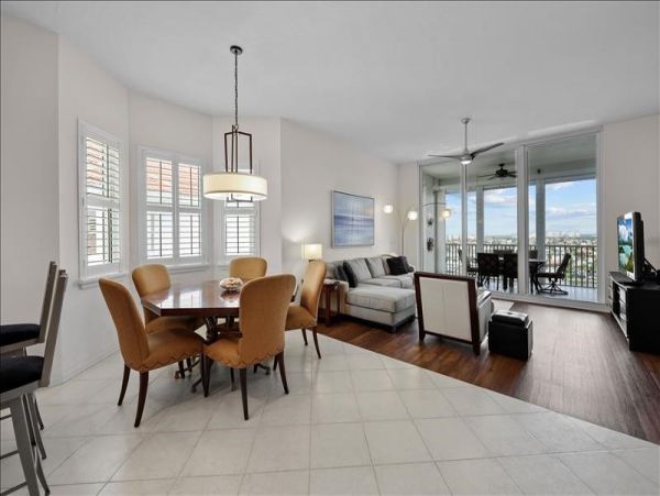 Naples Vacation Condo Three Bedroom Walk to Beach