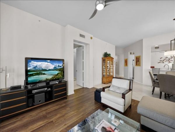 Naples Vacation Condo Three Bedroom Walk to Beach