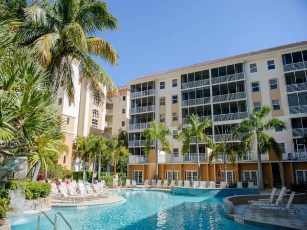 Naples Vacation Condo Three Bedroom Walk to Beach