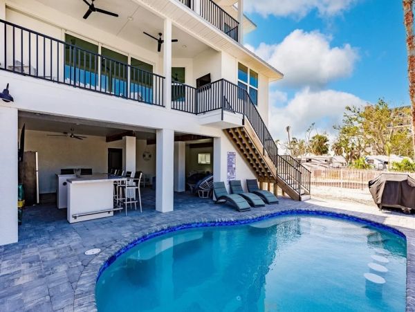 Five Bedroom Canal Front Vacation Rental in Fort Myers