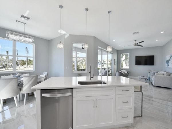 Five Bedroom Canal Front Vacation Rental in Fort Myers