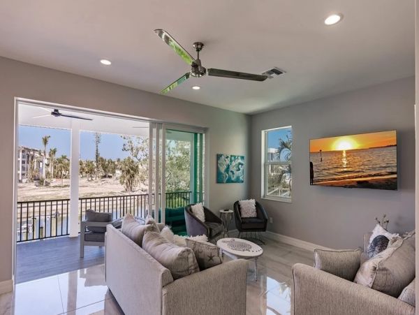 Five Bedroom Canal Front Vacation Rental in Fort Myers