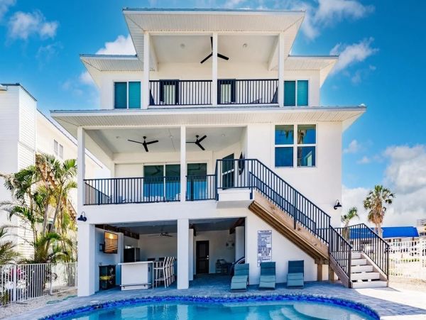 Five Bedroom Canal Front Vacation Rental in Fort Myers