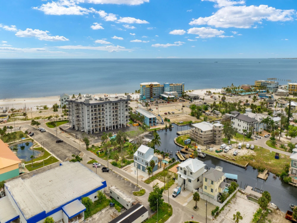 Five Bedroom Canal Front Vacation Rental in Fort Myers