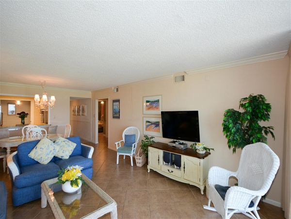 Lovely 2 Bedroom Vacation Condo Full Ocean Views