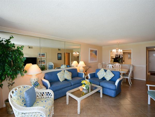 Lovely 2 Bedroom Vacation Condo Full Ocean Views