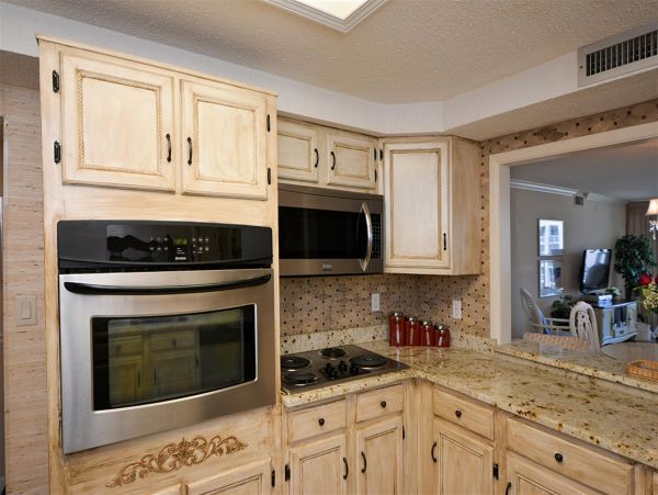 Lovely 2 Bedroom Vacation Condo Full Ocean Views