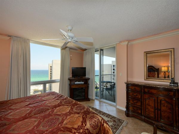 Lovely 2 Bedroom Vacation Condo Full Ocean Views
